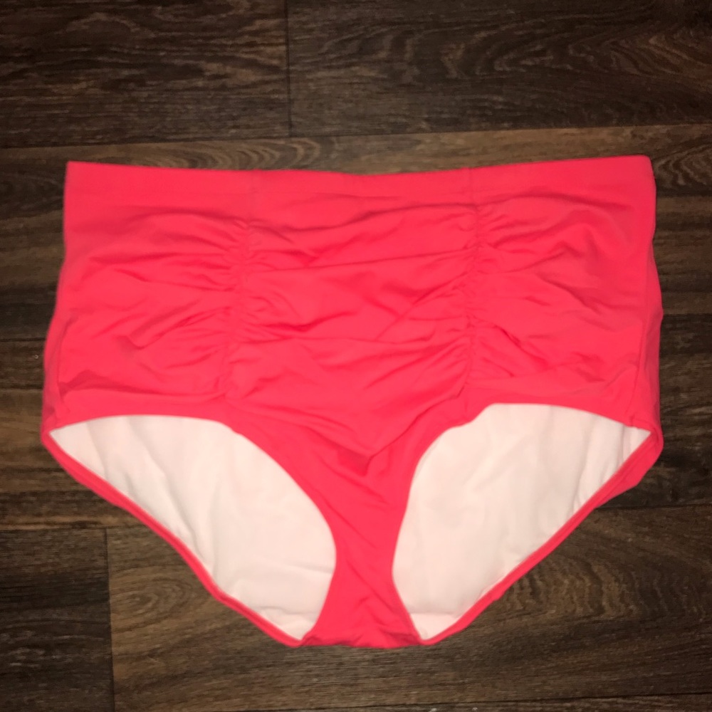 Torrid size 3🌵perfect coral color🌵w/ ruching